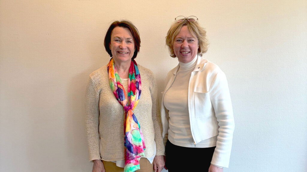 Helena Höij och Birgitta Sacrédeus.
